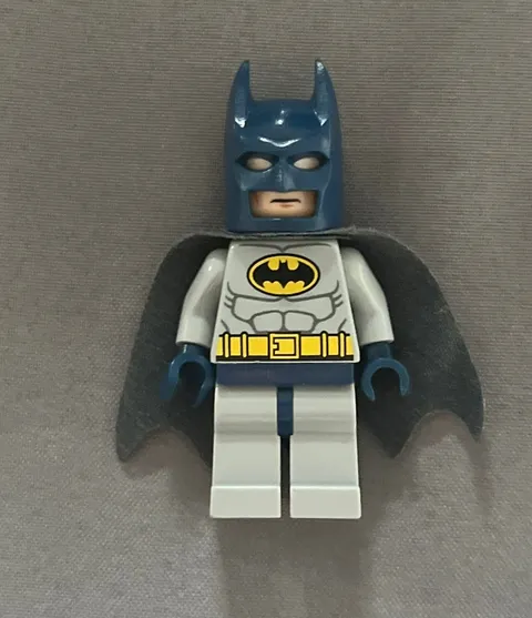 LEGO Minifigure Batman sh0025 Light Bluish Gray Suit Blue Cape Sets 6860 6857