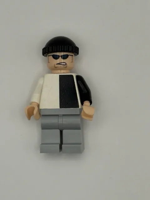 LEGO Batman Minifigure 2006  Two-Face's Henchman bat006 7781 Cracked Torso