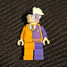 LEGO  Batman two face figure (misprint face/purple face )