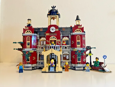 LEGO HIDDEN SIDE: Newbury Haunted High School (70425) Complete