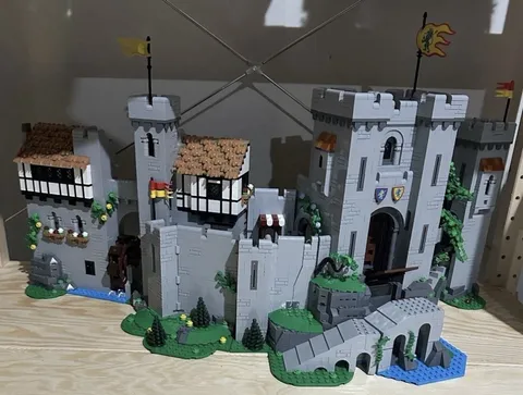 Lego Icons 10305 Lion Knights Castle Complete Castle /w Side Builds Missing Figs