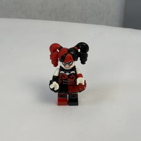 LEGO Harley Quinn Minifigure Tutu Red The LEGO Batman Movie Batwing 70916 Rare