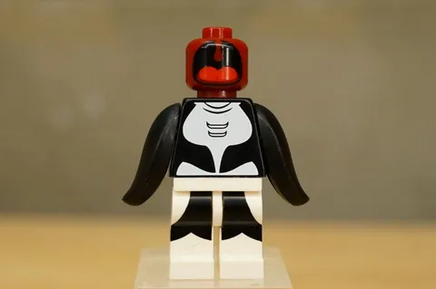 The LEGO Batman Movie Series 1 Minifigure 71017 Orca Missing Whale Over Head