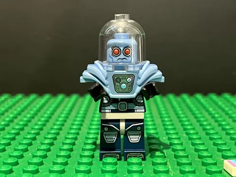 Lego Mr. Freeze Minifigure DC Super Heroes Shoulder Ice Armor 70901 sh0319
