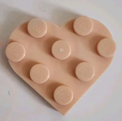 Lego Light Nougat Plate, Round 3 x 3 Heart 39613
