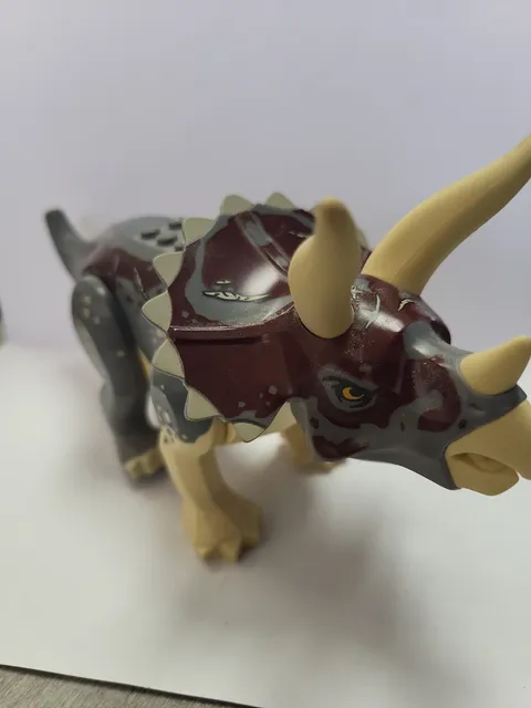 LEGO minifigure dinosaur Triceratops tricera04 Jurassic World 75937