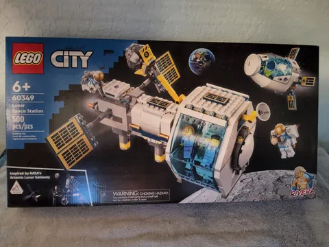LEGO CITY SET #60349 LUNAR SPACE STATION- 5 ASTRONAUTS- FACTORY SEALED & NEW