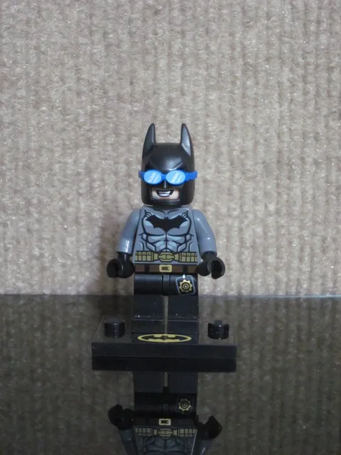 Lego Batman Mini Figure SWIM SUIT HAT HELMET WITH GOGGLES