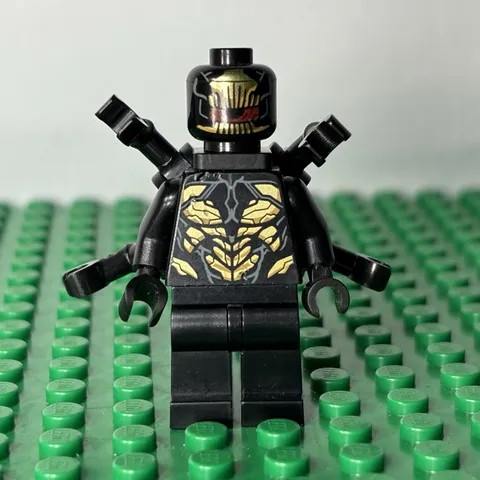 LEGO Marvel Avengers Infinity War Outrider Minifigure SH0505 No Cracks