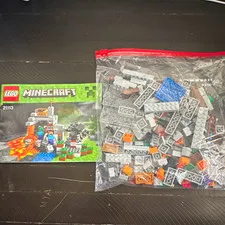 LEGO Minecraft The Cave 21113 249 pcs Missing Steve Minifig and Pickaxe