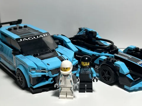 LEGO SPEED CHAMPIONS: Formula E Panasonic Jaguar Racing Gen2 Car & Jaguar I-Pace