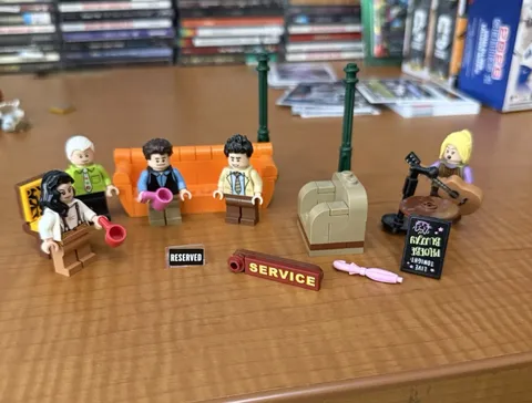 LEGO Ideas Friends Central Perk 21319 Minifigures and Accessories
