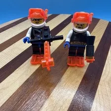 LEGO Minifigures Ice Planet Commander Cold  sp019 + Male sp018 Saw Ski Extras