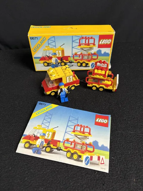 1989 LEGO 6671 Classic Town City Utility Repair Lift