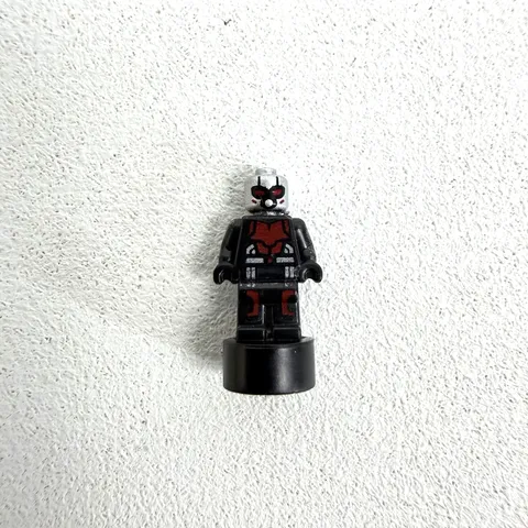Lego Marvel Super Heroes 76051 Ant Man Statuette Minifigure Nano Figure