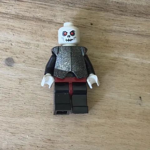 1X Lego Minifigure Skeleton Fantasy Era Skeleton Warrior 973C042 CAS331