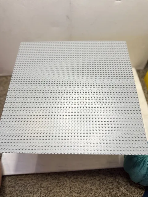 The gray LEGO Classic baseplate (measuring 48x48 studs) is presented.