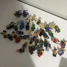 Ninjago mystery pack  buy one mystery pack and receive one random minifigs ￼