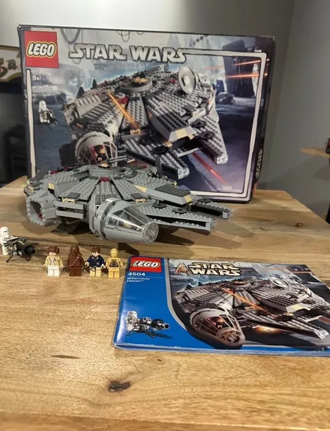 LEGO Star Wars: Millennium Falcon 4504 Complete Set