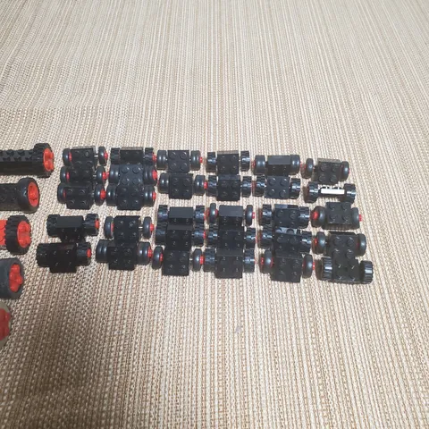 LEGO 81x Vintage Wheels 30 Small 10 Medium