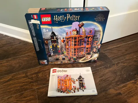 LEGO Harry Potter Diagon Alley: Weasleys 76422  Box and Instructions Only