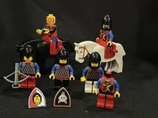 LEGO Castle Lion Knights Crusaders Lot Horses Shields Wolfpack