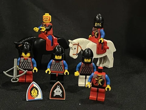 LEGO Castle Lion Knights Crusaders Lot Horses Shields Wolfpack