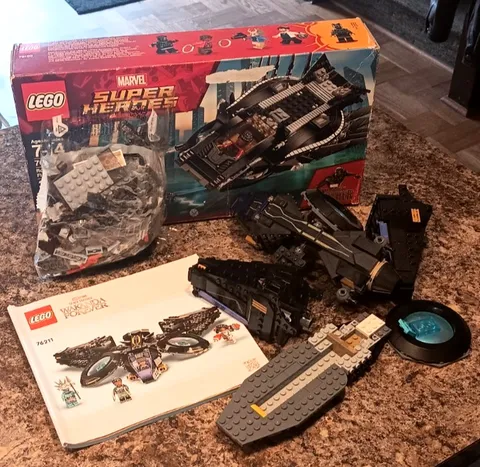 LEGO Marvel: Black Panther Misc. Lego's And A Box