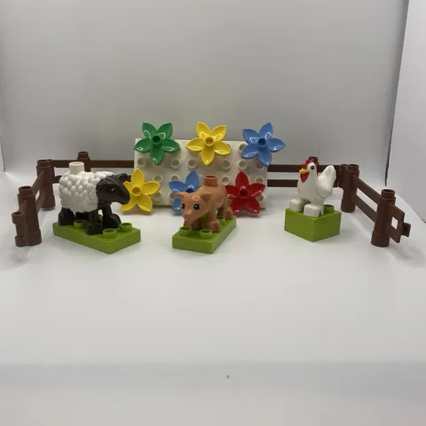 VTG Lego Duplo Farm Animals Figures Chicken Sheep Pig Fence Flowers Retro