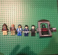 LEGO Batman Minifigure Lot w/ Batsuit Display Pod Small Build & Accessories