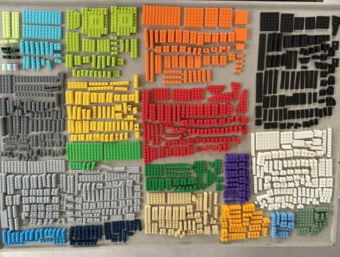 One Thousand Plus Pcs Lego Bricks, Assorted Sizes, Shapes & Colors SEE PHOTOS!