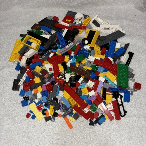 LEGOS Lot of Vintage Bricks Assorted Sizes Colors Pieces Parts Figures 300+ Pcs