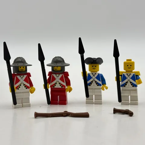 Vintage LEGO Pirates Imperial Soldiers Red & Bluecoat Minifigure Lot of 4