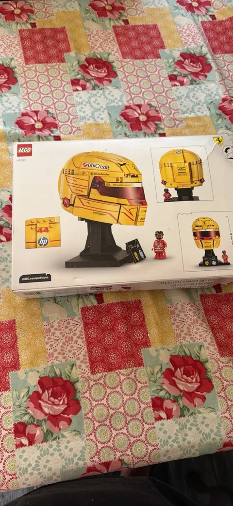 Lego Editions Scuderia Ferrari HP Lewis Hamilton Helmet Set - 43022 (New/Sealed)