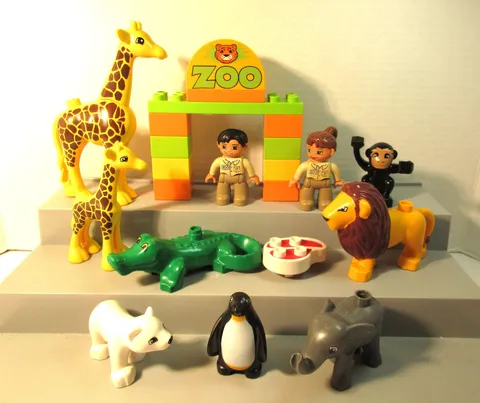 Lego Duplo Zoo Lot of 18 Pieces Animals Zookeepers Gate Replacement Parts EUC