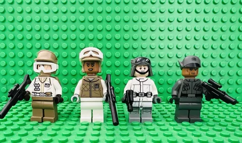 LEGO Star Wars Lot of 4: AT-ST Driver, 1st Order Officer, (2) Hoth Rebel Trooper