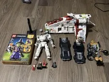 Lego Lot Of Sets, Minifigures, And Parts (READ DESCRIPTION)
