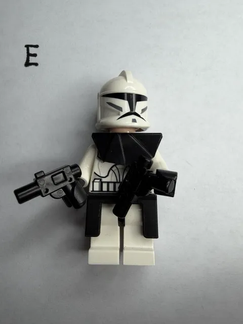 SW217 Lego SW Clone Commander Minifigure with Armor Lock & Weapons from 8014 NEW