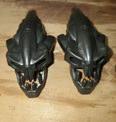 LEGO Bionicle Head, Barraki Takadox 57551- Silver Gray-Lot Of 2- Great Condition