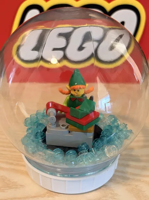 Lego Holiday Snowglobe With Elf Minifigure And Accessories 