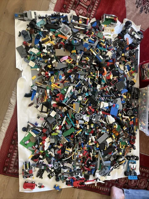 22 Pound Assortment Of Legos Includes 1 Base Plate And Many Minifigures