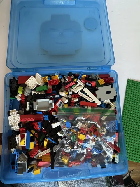 LEGO 1000+ Piece Lot w/Finishing Plate Multiple Themes Colors Castle Cars 1Z