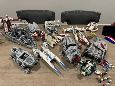 LEGO Star Wars Bulk Lot Assorted Ships/Vehicles Minifigures Mixed Parts