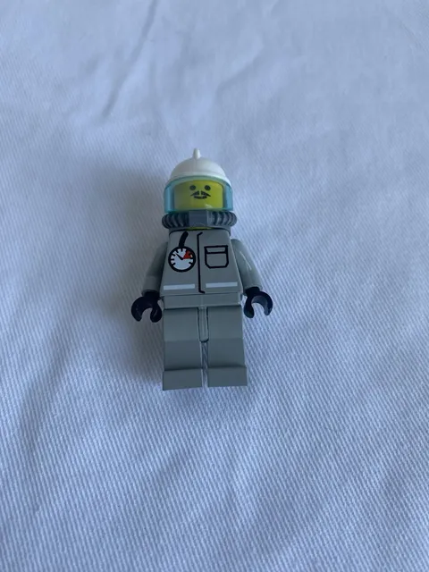 LEGO Firefighter Minifigure Helmet with Visor Air Tank Breathing Apparatus READ