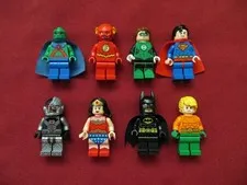 LEGO  SUPERHEROS MINIFIGURES LOT.CYBORG,GREEN LANTURN ,MARTIAN MANHUNTER,FLASH.
