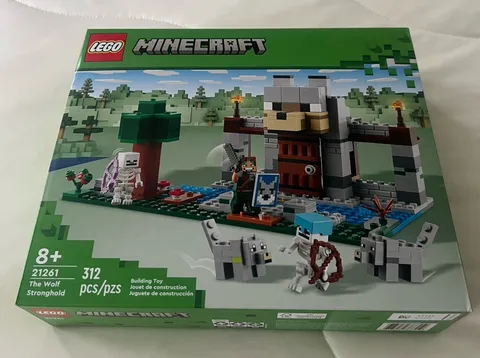 Lego Minecraft The Wolf Stronghold 21261 NEW And Sealed Retired Set