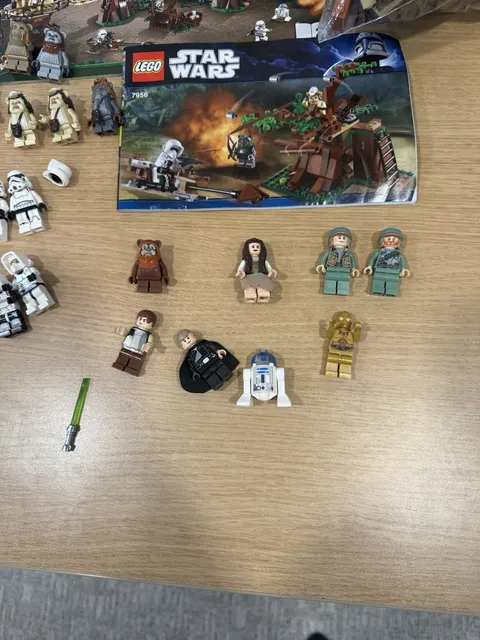 LEGO Star Wars Ewok Village Nearly Complete 10236/7956 w/ Manuals & Minifigs