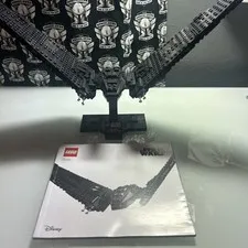 LEGO Star Wars:  Kylo Ren's Command Shuttle (75406)