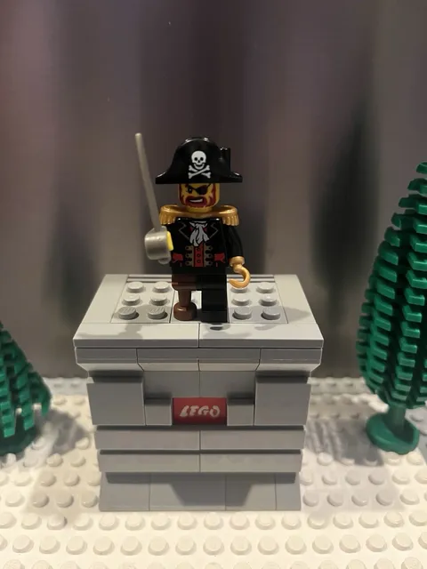 Lego Minifigure Captain Brickbeard pi116 (or pi081) Imperial Flagship Rare 2010