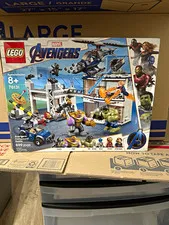 LEGO (SEALED) Marvel Avengers Compound Battle 76131 699pcs